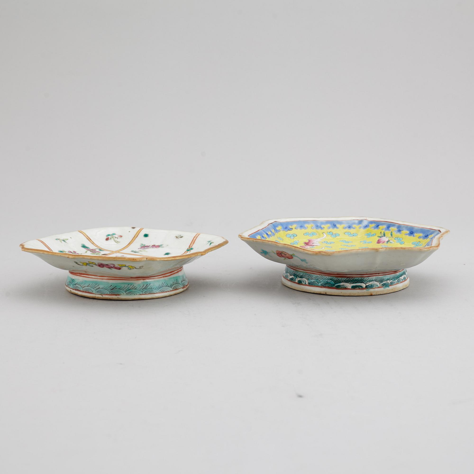 Two famille rose tazzas, late Qing dynasty, circa 1900.