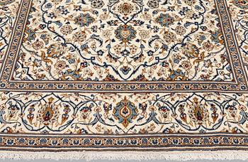 A Keshan carpet, approx. 306 x 193 cm.