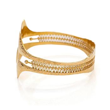 Tapio Wirkkala, rannekoru, "Viikinkiranne", 18K kultaa, 1960-luku.