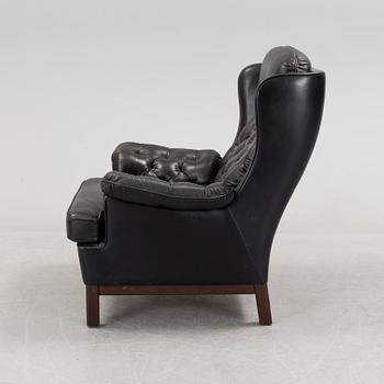 A late 20th century leather easychair.