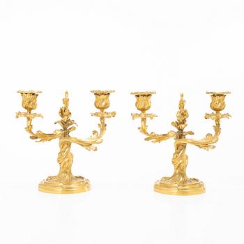 Kandelabrar, ett par, Louis XV-stil, Frankrike, sent 1800-tal.