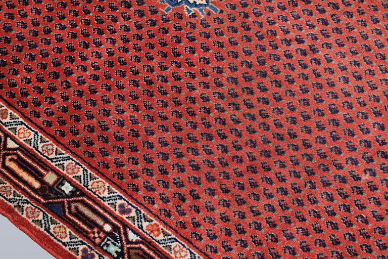 A Sarouk runner, approx. 372 x 115 cm.