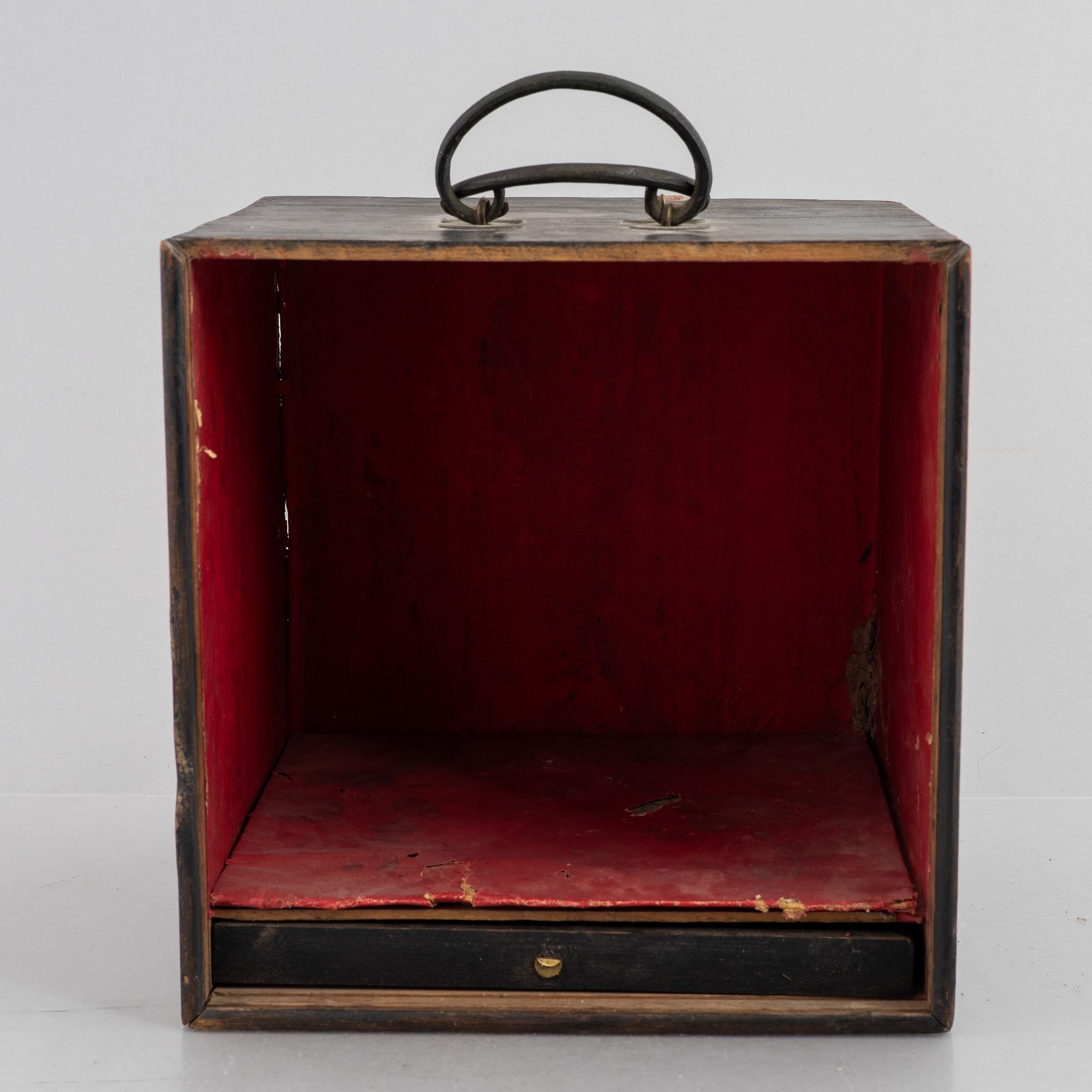 A Chinese wooden box, 20th century.