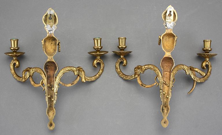 APPLIQUER, ett par. Mässing. Gustaviansk stil, 1900-tal.