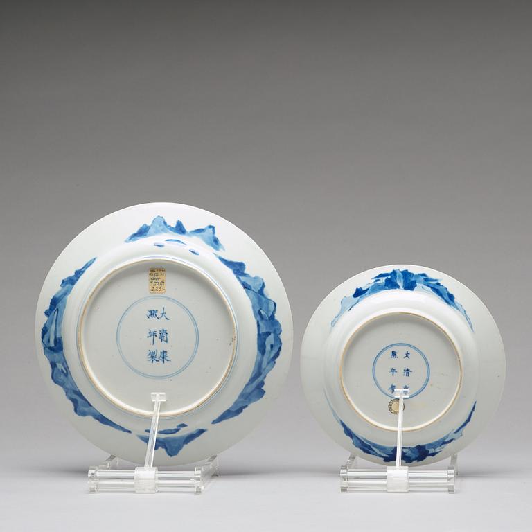 A blue and white dish and a dinner plate, Qing dynasty, Kangxi (1662-1722).