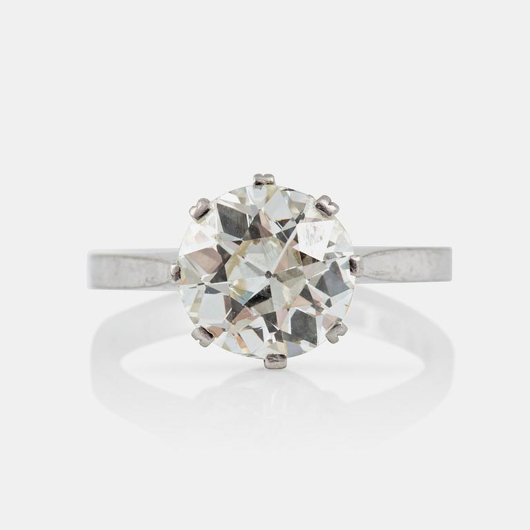 A old-cut diamond, circa 2.25 cts, ring. Quality circa J-K/VS2.