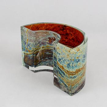 A vase/sculpture by Ivo Rozsypal, the Czech Republic, signed and dated -83.
