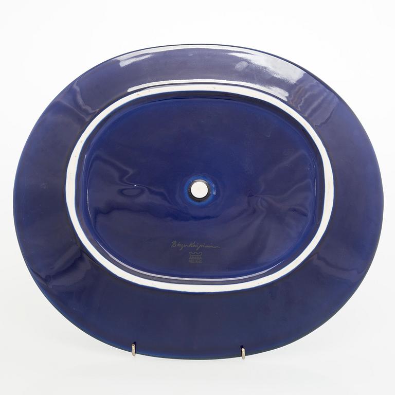 Birger Kaipiainen, a decorative ceramic dish, marked Birger Kaipiainen Arabia Finland.