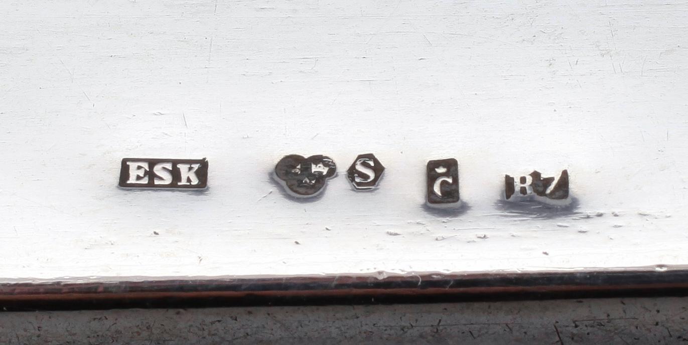 CIGARRLÅDA, silver, 1904. Total vikt med inredning ca 525 gram.