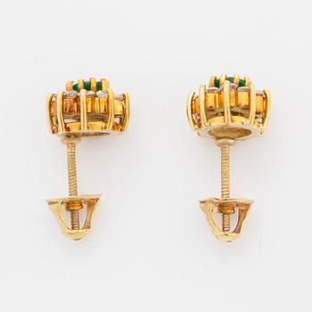 Garnityr, ring, örhängen och collier med smaragder och briljantslipade diamanter.