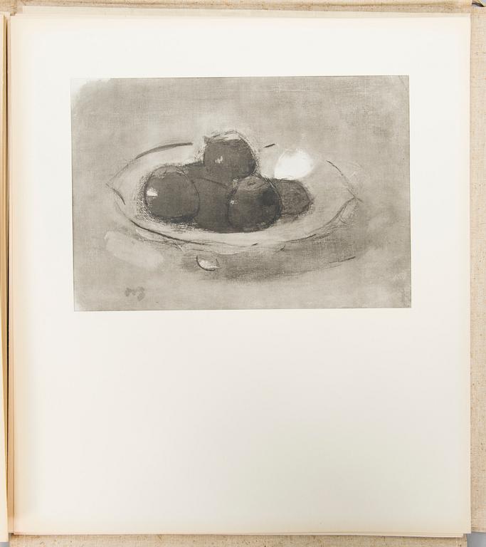 A portfolio with 48 prints from 1945.