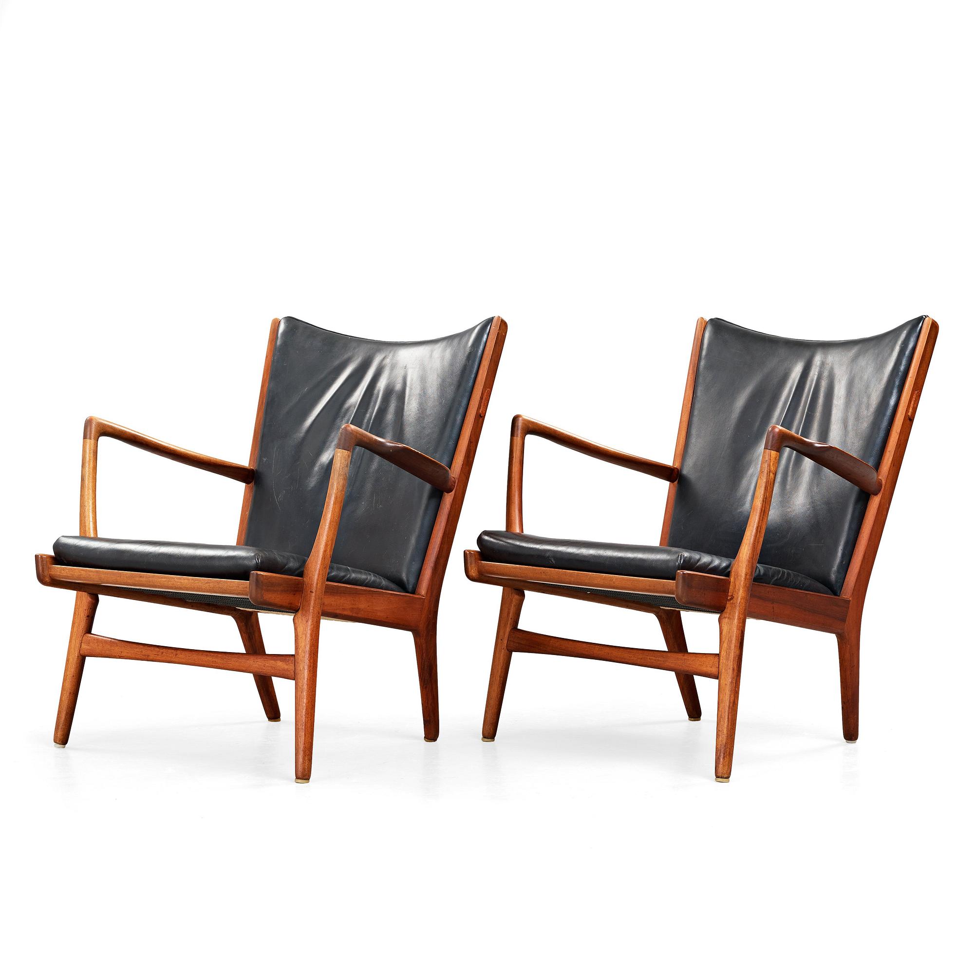Hans J. Wegner, a pair of "AP16" teak and black leather armchairs, AP-stolen, Denmark 1950-60´s.