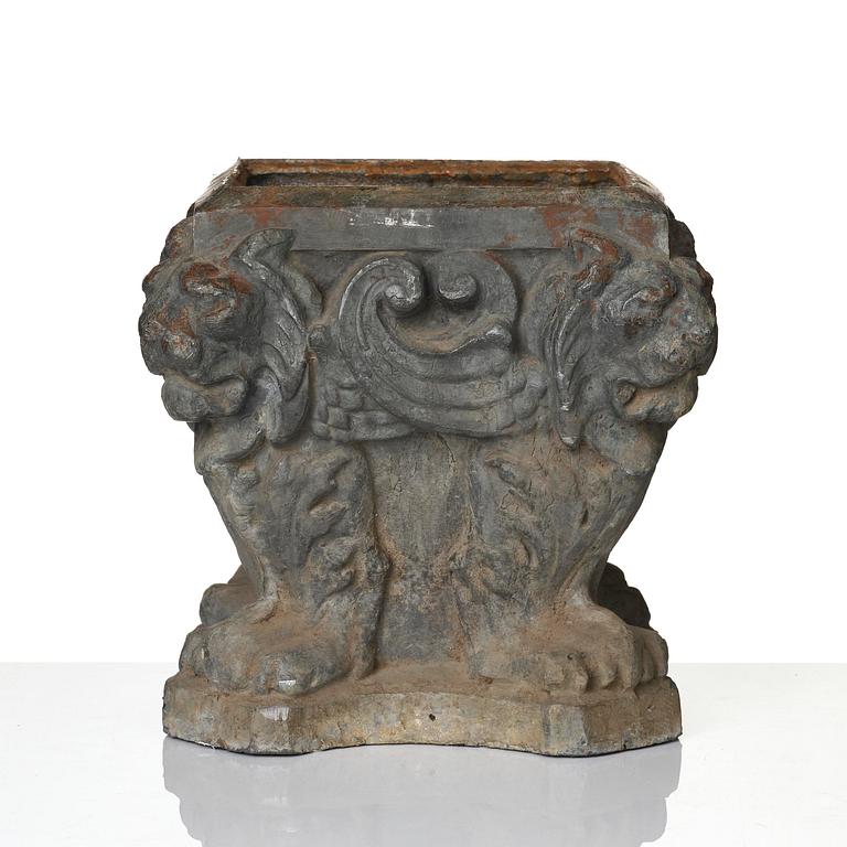 A presumably English lead planter, 19th century.