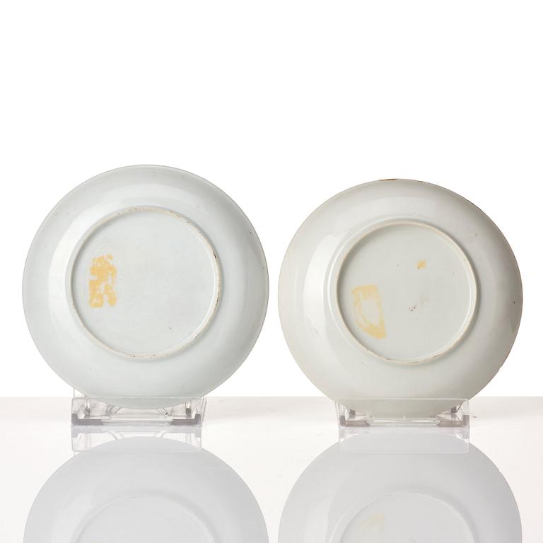 A pair of famille rose cups with saucers, Qing dynasty, Qianlong (1736-95).