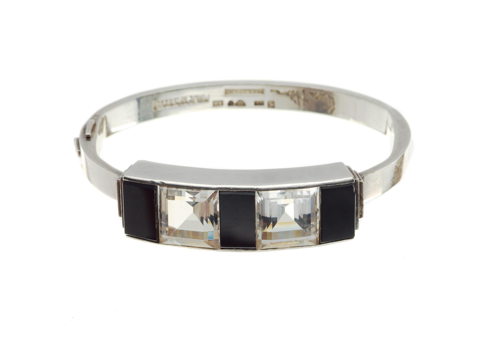 Wiwen Nilsson, A Wiwen Nilsson rock crystal and onyx bangle, Lund 1939.