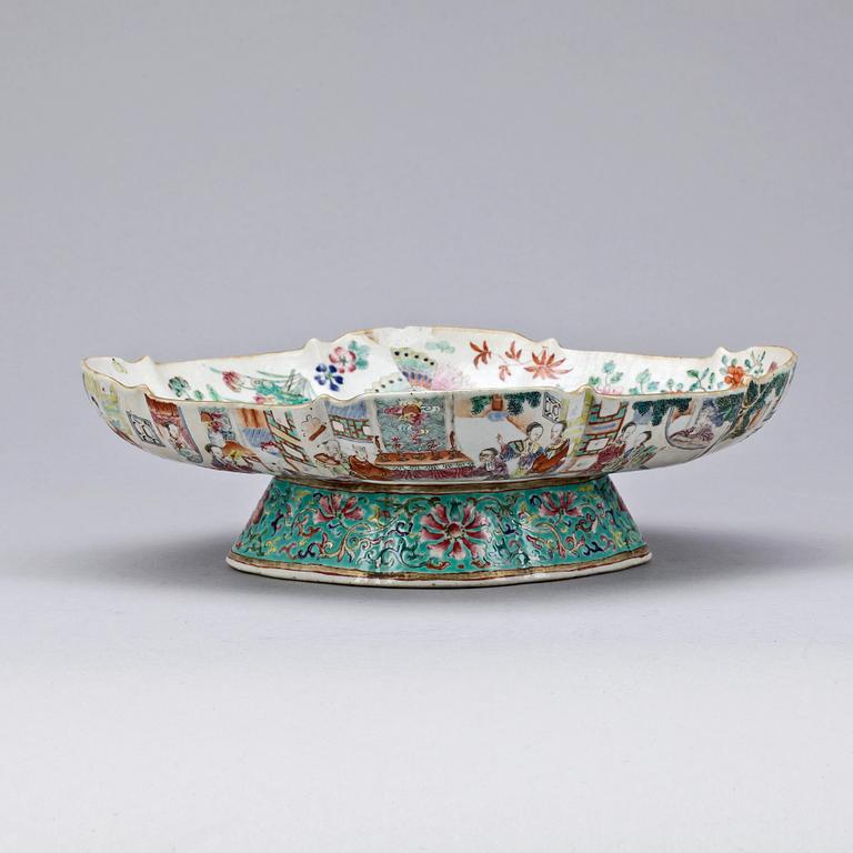 TAZZA, porslin. Qing dynastin, Kanton, 1800-tal.