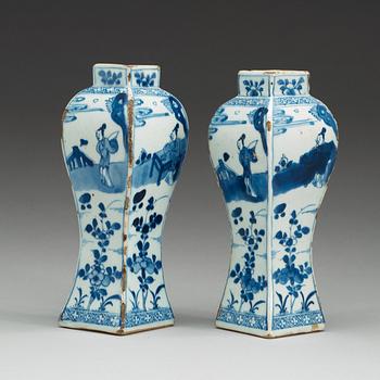 A pair of blue and white transitional vases, 17th Century.