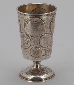BÄGARE, silver, 1800-tal med mynt, Tyskland omkring 1900. Vikt 320 g.