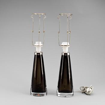 BORDSLAMPOR, ett par, grönt underfång, Carl Fagerlund, Orrefors, 1950-tal.