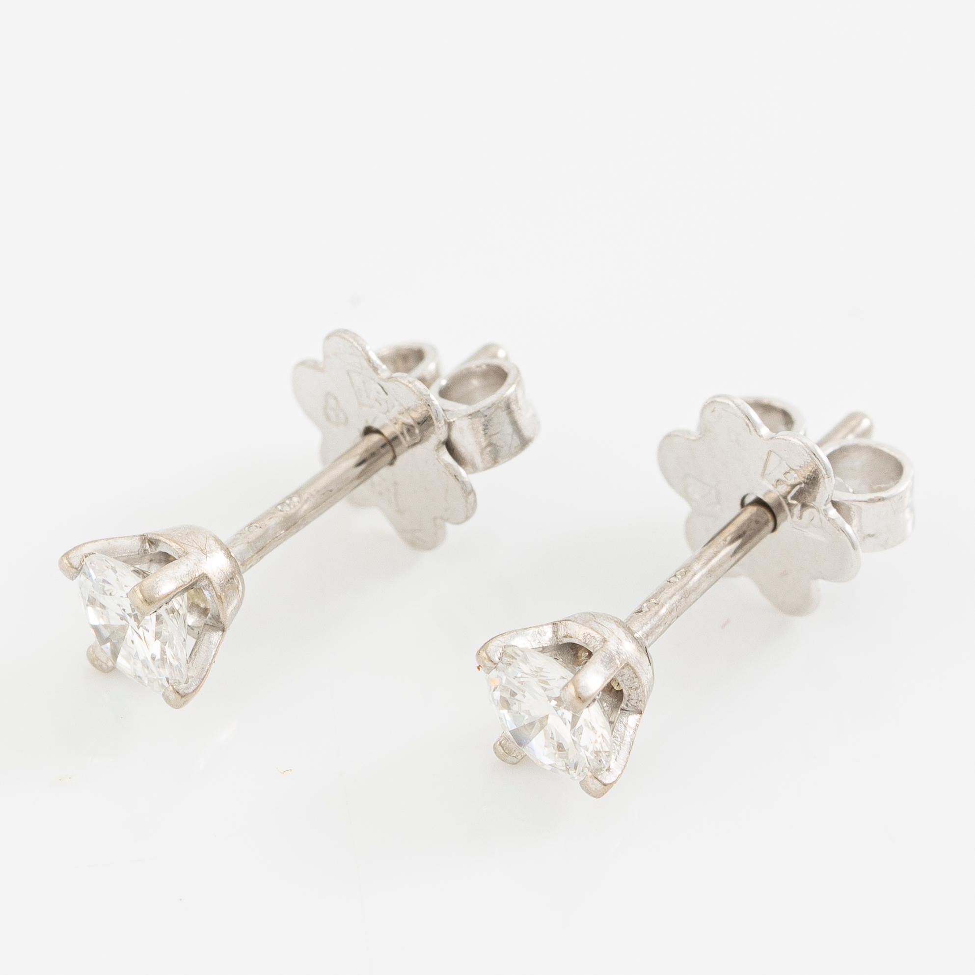 Earrings, Strömdahls, 18K white gold with round brilliant-cut diamonds, total approx. 0.38 ct.