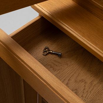 Carl Malmsten, vitrinskåp, "Herrgården", 1900-talets andra hälft.