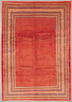 A carpet, Sarouk-Mir, ca 390 x 273 cm.