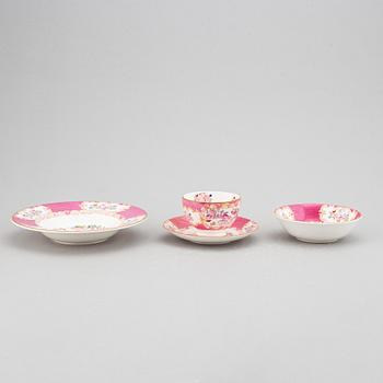 A part 'Pink Cockatrice' dinner and coffee and tea service, England, Minton, early 20th century (123 pieces).