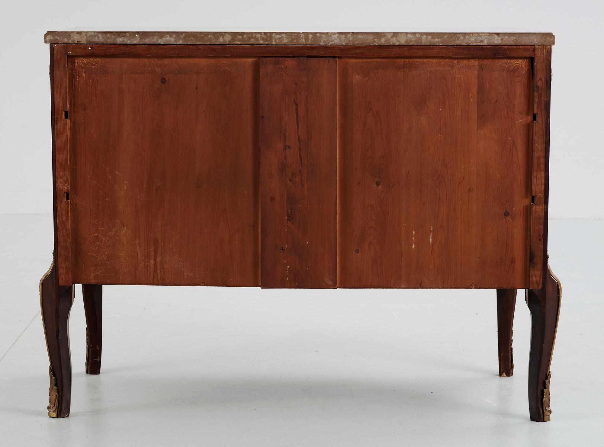 BYRÅ, gustaviansk stil, 1900-talets första hälft.