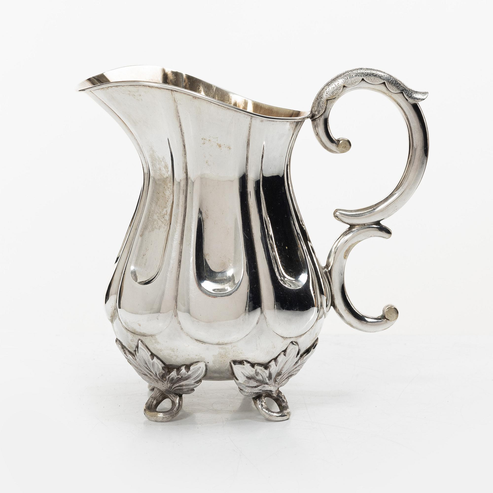 A Swedish silver milk jug, mark of A Bergengren, Lund 1943.