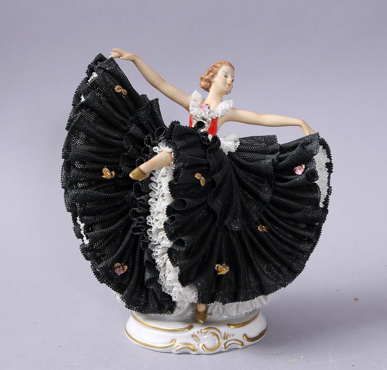 FIGURIN, porslin, märkt Dresden, 1900-tal.