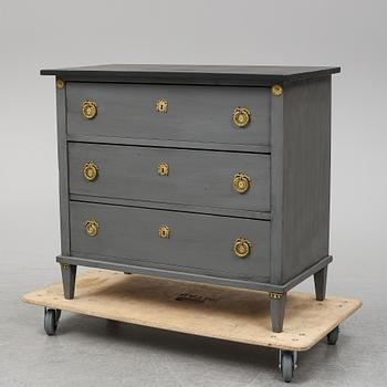 An early 20th Century painted Gustavian style chest of drawers.