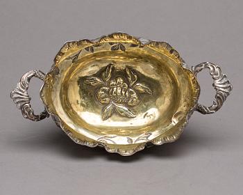 SKÅL PÅ FOT, silver, barock, icke identifierbar mästarstämplar, sannolikt Königsberg, 1700-talets mitt. Vikt ca 420g.