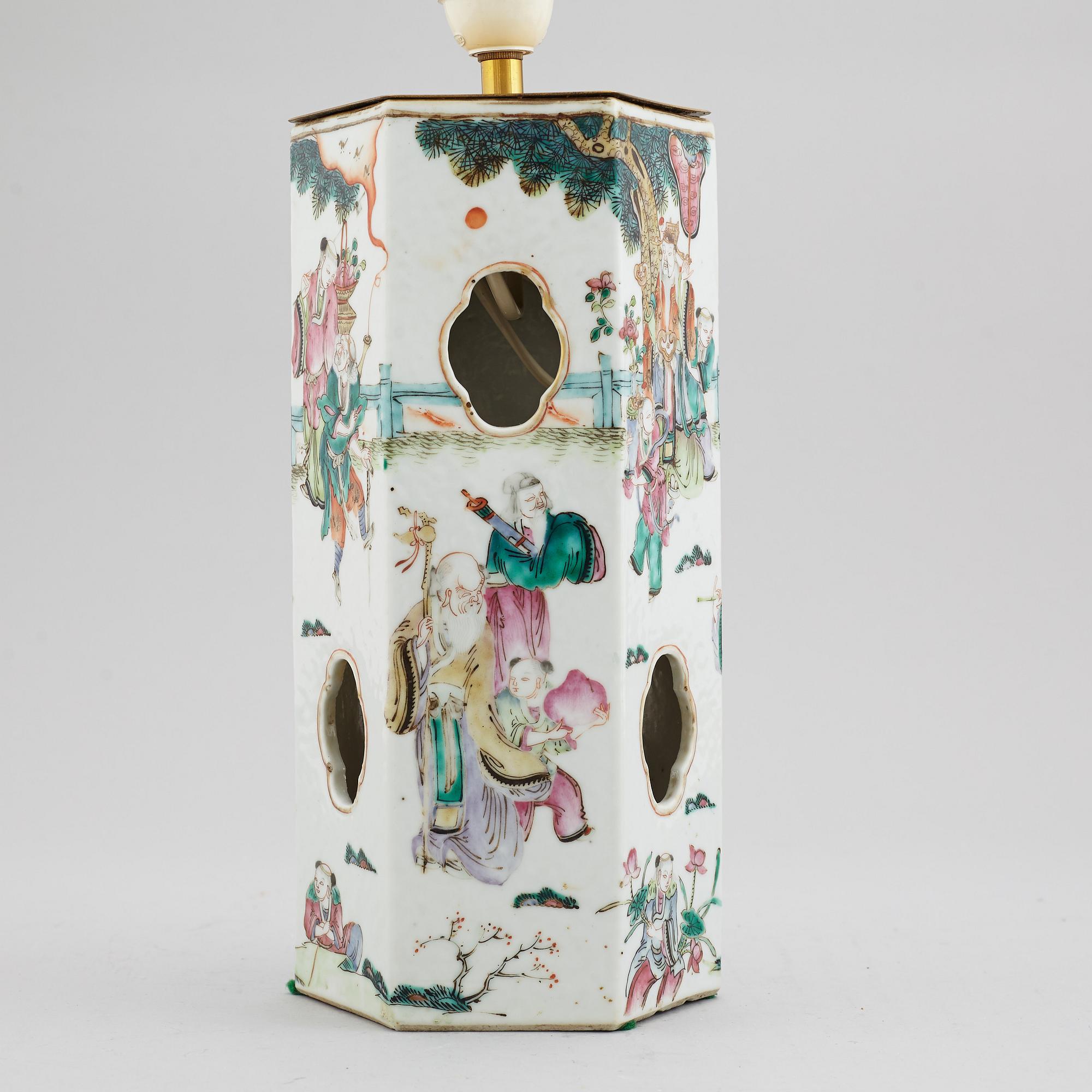 A famille rose table lamp made out of a lantern, and a teapot, dish and jar, late Qing dynasty.