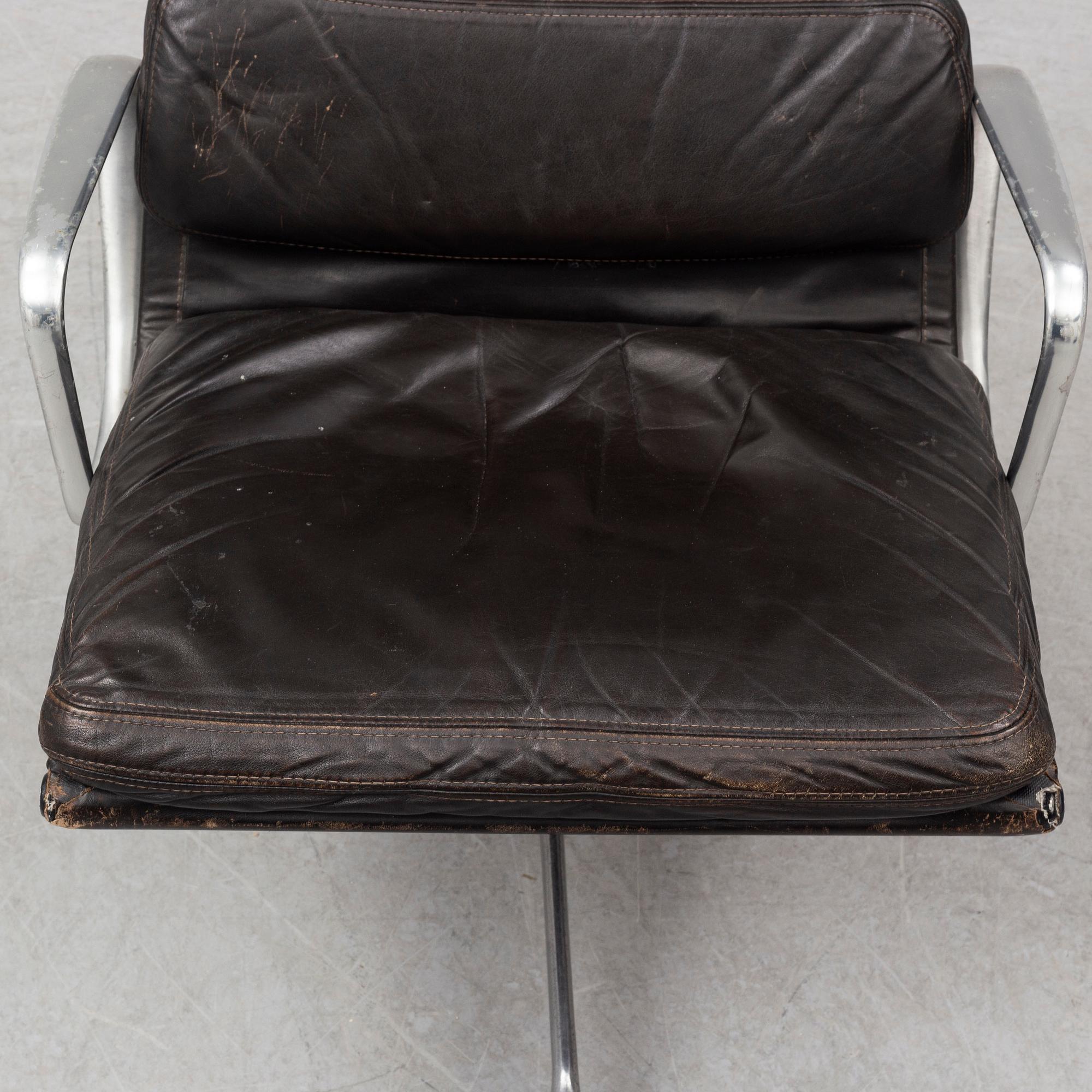 A second half of the 20th century chair by Charles & Ray Eames, no 938-139, Herman Miller.