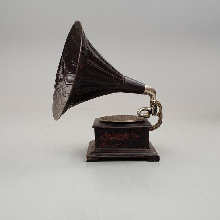 TRATTGRAMMOFON, 1900-talets början.
