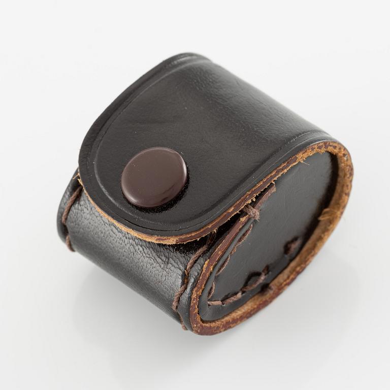 A loupe in 18K gold.