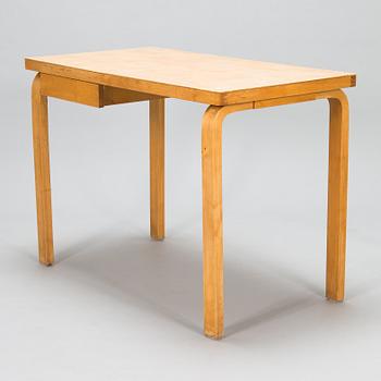 Alvar Aalto, amid 20th century 'K81' desk for O.Y. Huonekalu-ja Rakennustyötehdas A.B.