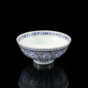 RISSKÅL, porslin, Kina, 1900-tal.