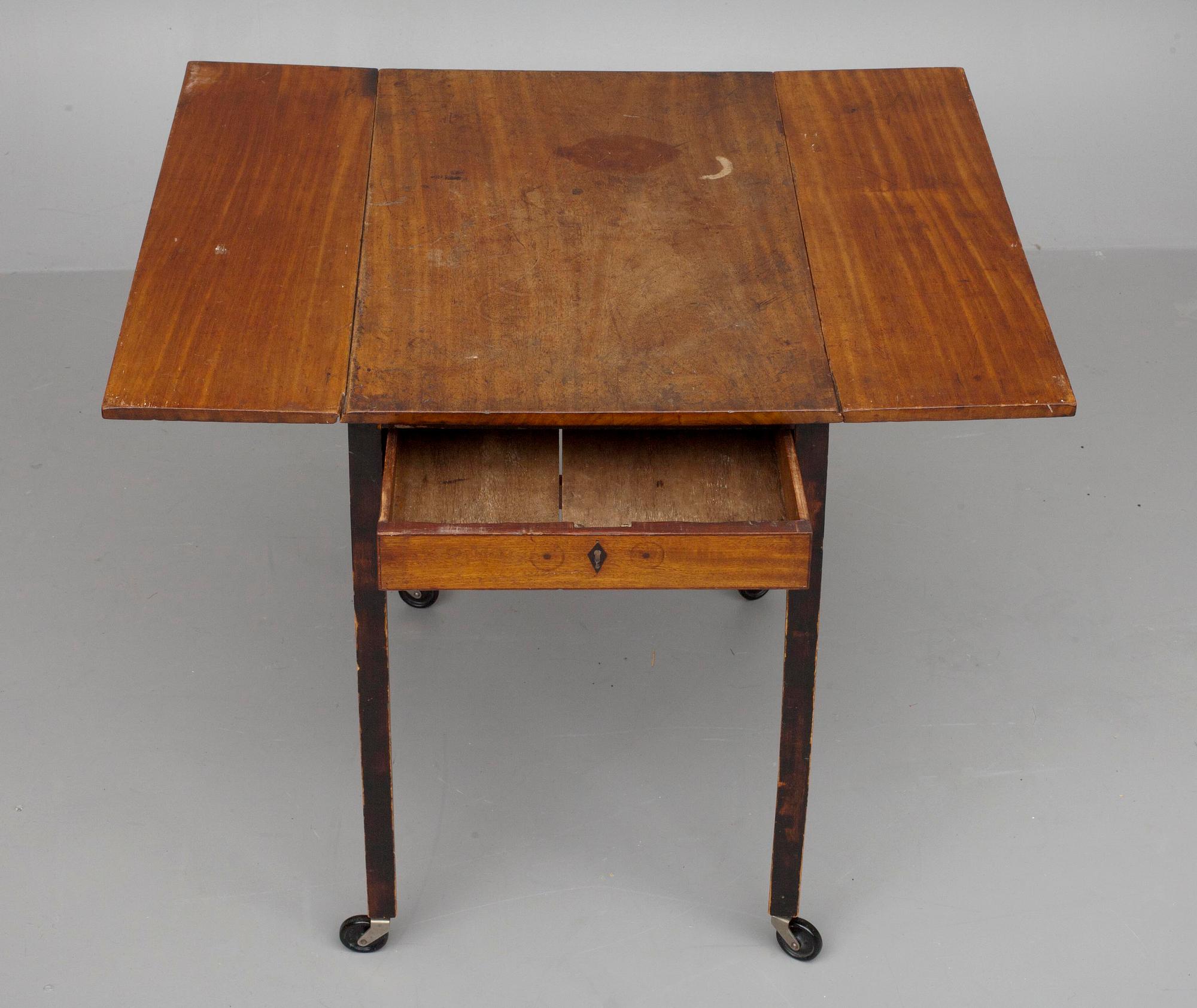 KLAFFBORD,  mahogny, England 1800-tal.