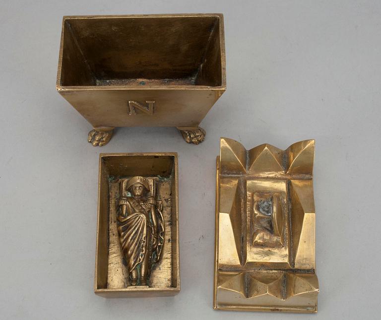 SOUVENIR/ASK i form av Napoleons sarkofag, brons.
