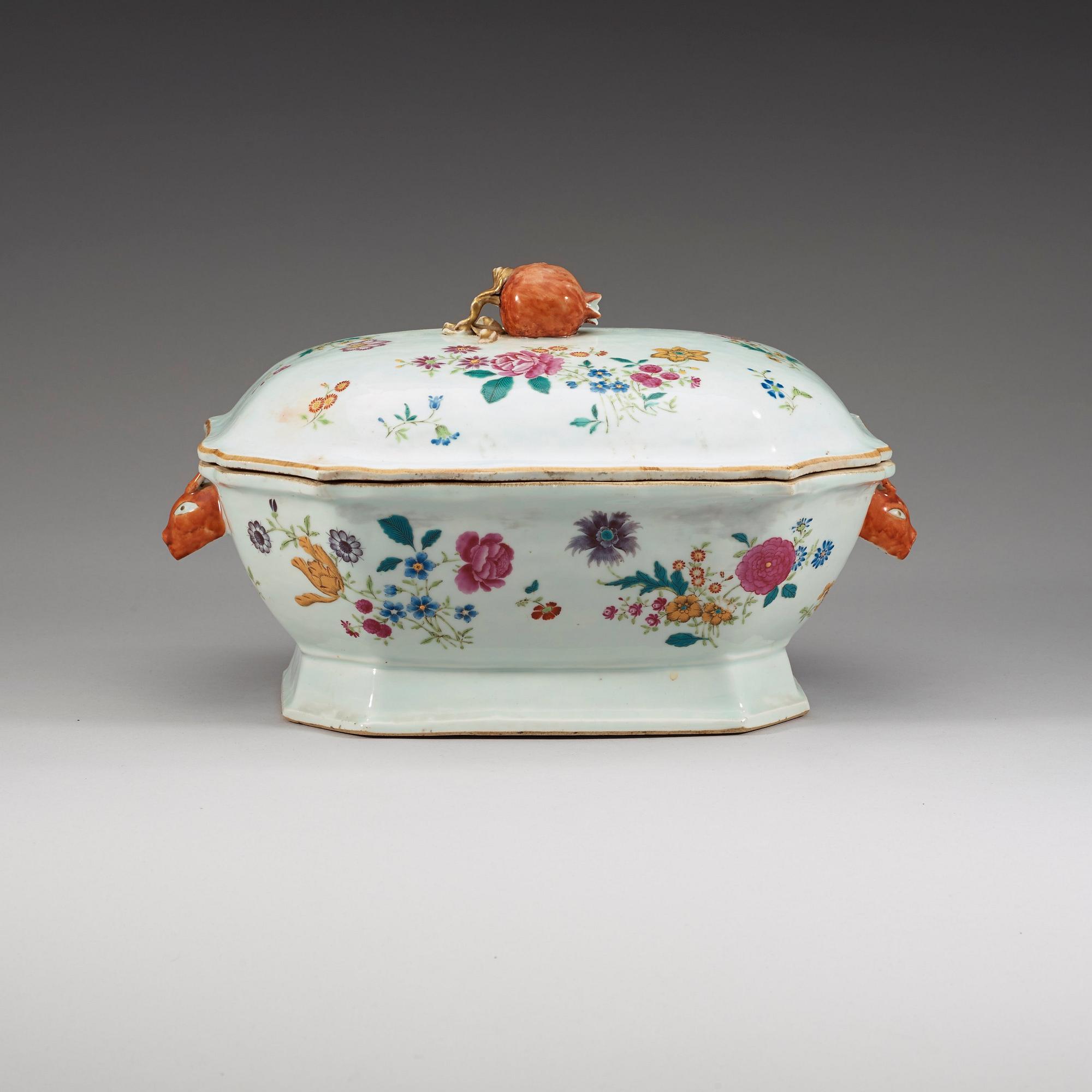 A famille rose tureen with cover, Qing dynasty, Qianlong (1736-1795).