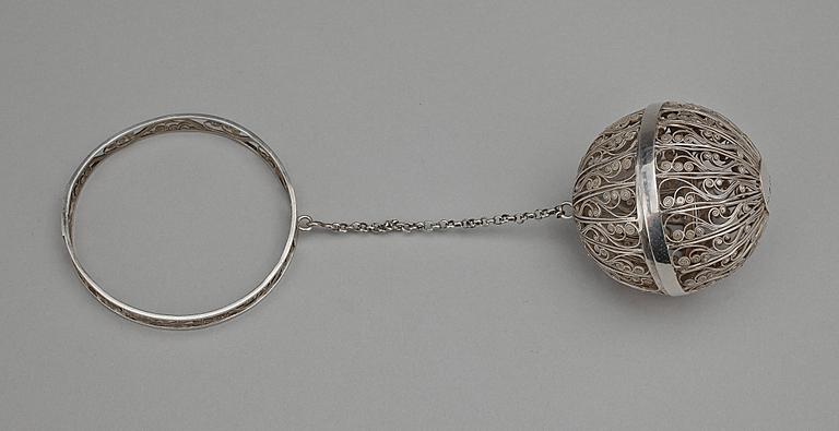 NYSTHÅLLARE, silver, Gustav Fredrik Richter, Stockholm, 1833. Vikt 77 g.