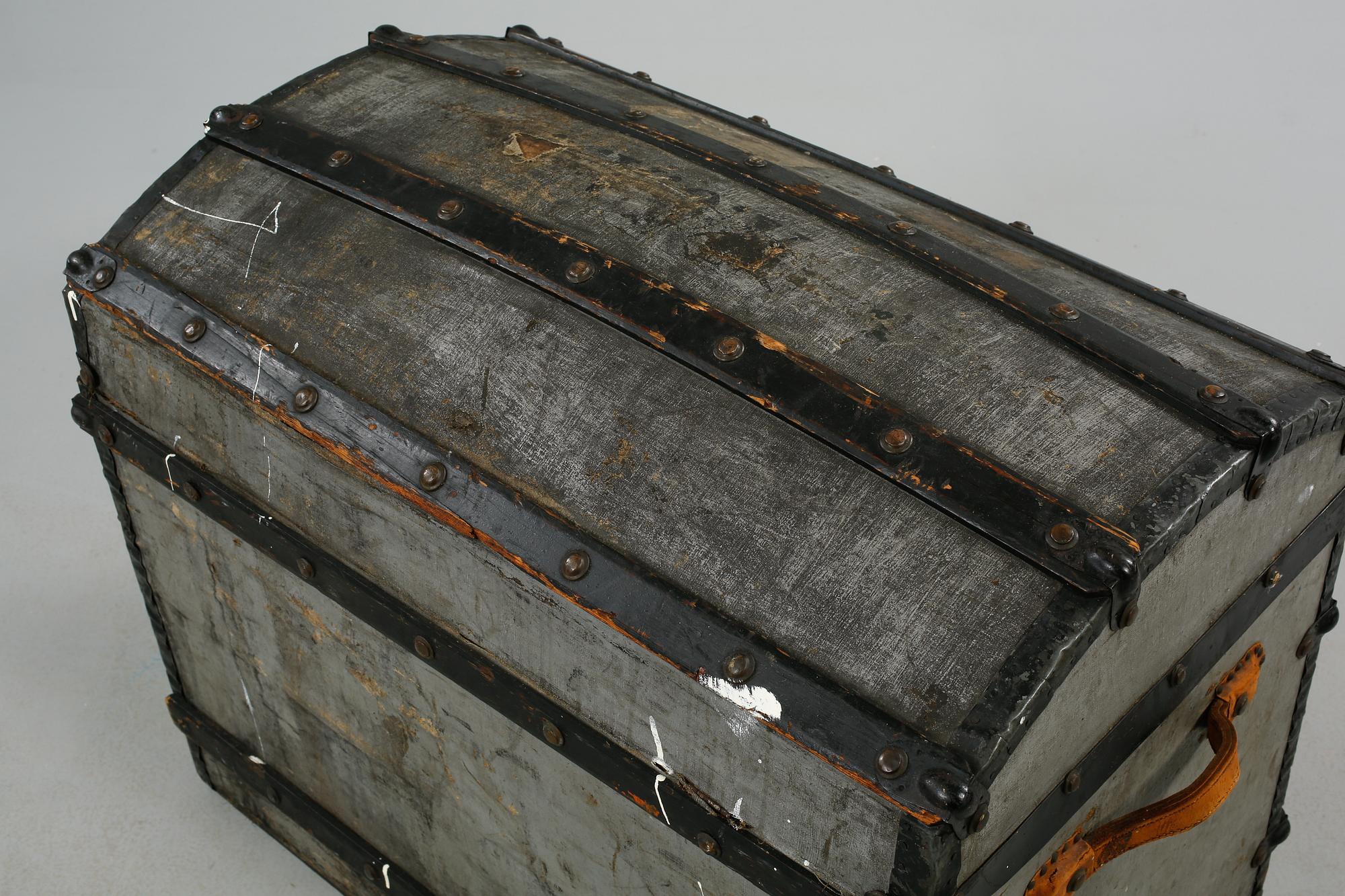 KOFFERT, 1900-talets första hälft.