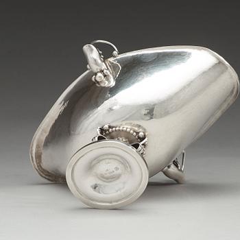 Georg Jensen, såsskål med sked, Köpenhamn 1915-21, 830/1000 silver. Design nr 233 och 141,