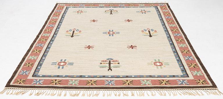 A flat weave carpet, c 304 x 200 cm.