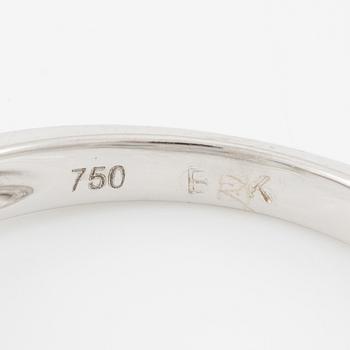 Ring in 18K white gold with three aquamarines and brilliant-cut diamonds.