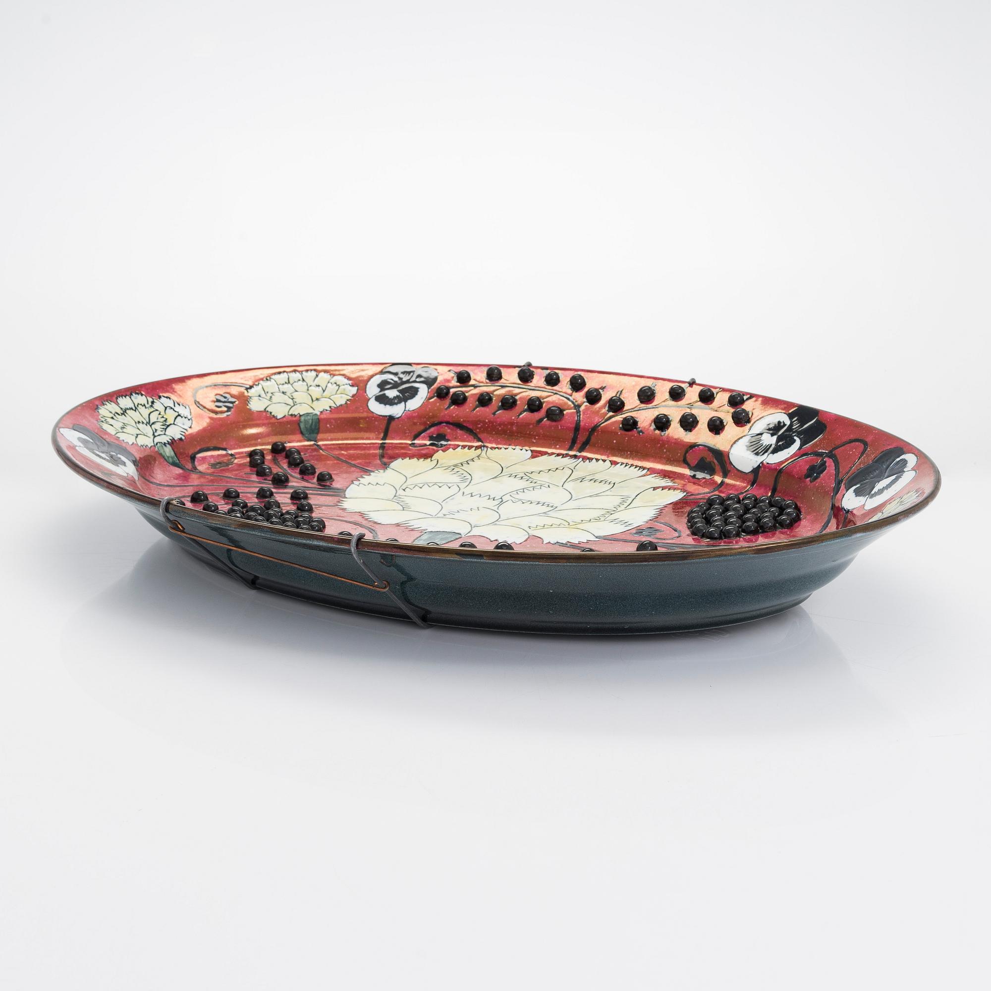 Birger Kaipiainen, a decorative ceramic plate signed Kaipiainen Arabia.