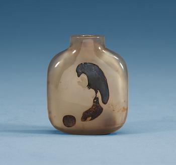 An agathe snuff bottle, Qing dynasty.