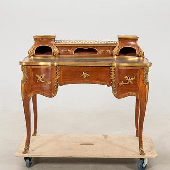 Desk in the Louis XV style, first half of the 20th century.