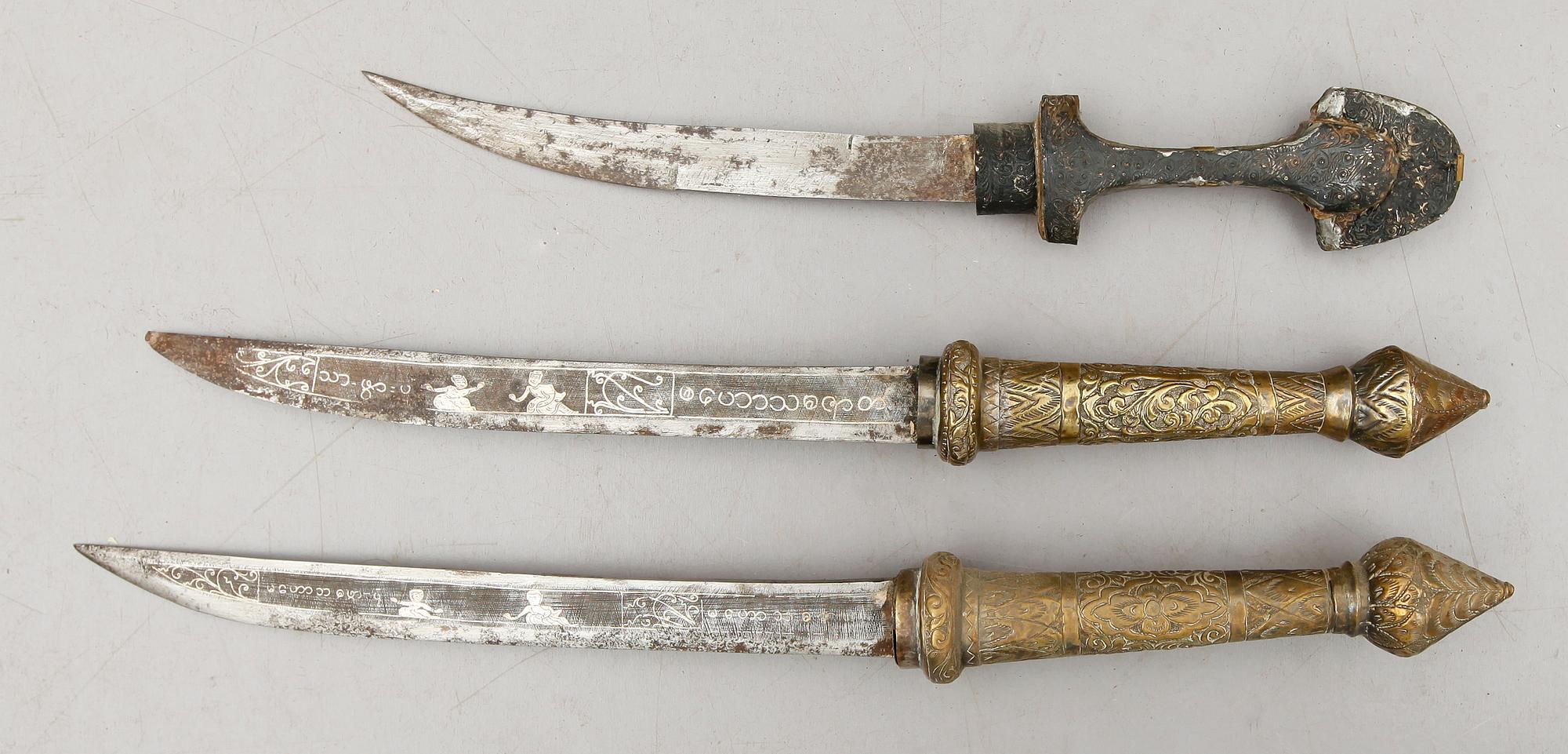 DOLKAR, 3 st, bla burmesiska dha, 1900-tal.